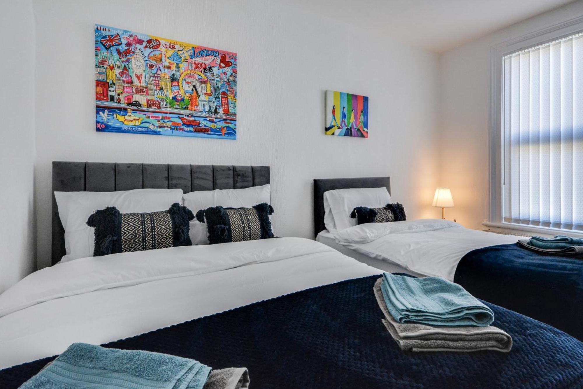 With Alexandra 2 Free Parking - High Speed Free Wifi Holiday home *