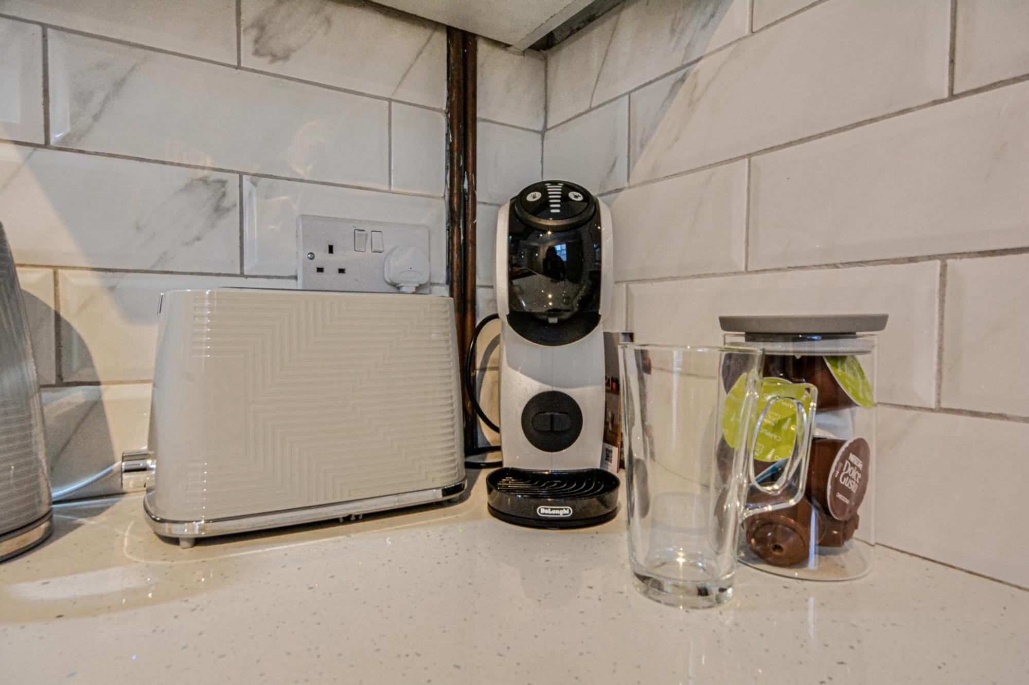 With Alexandra 2 Free Parking - High Speed Free Wifi Holiday home Liverpool