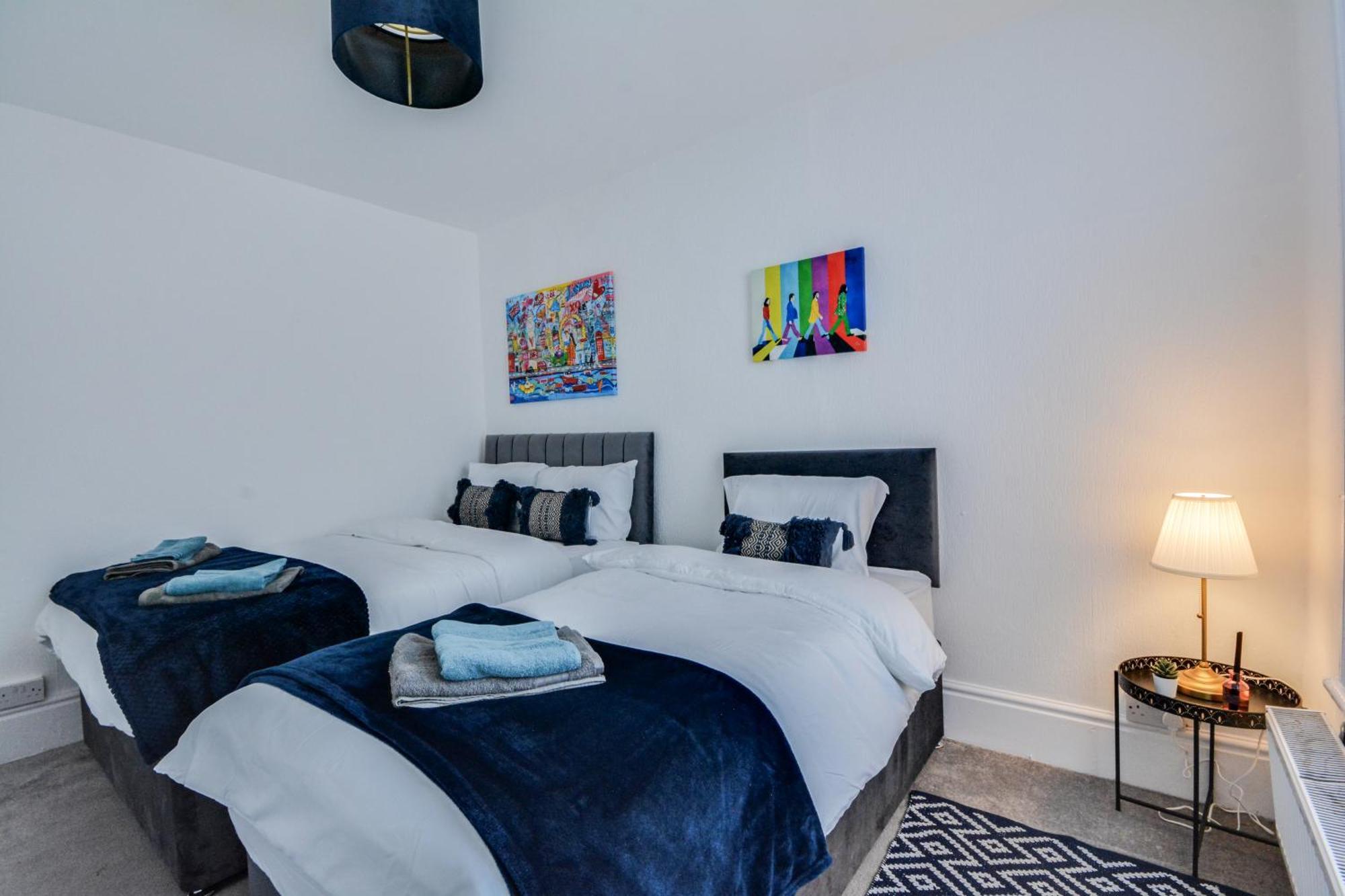With Alexandra 2 Free Parking - High Speed Free Wifi Holiday home *