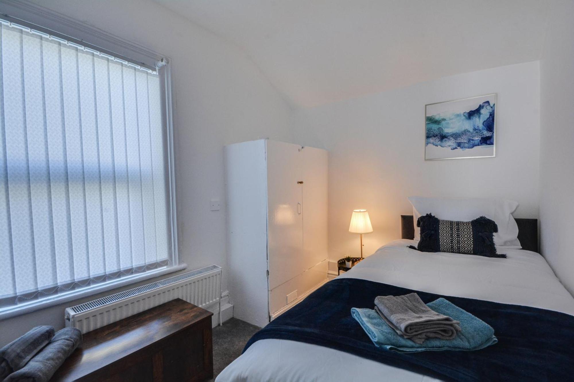 With Alexandra 2 Free Parking - High Speed Free Wifi Holiday home *