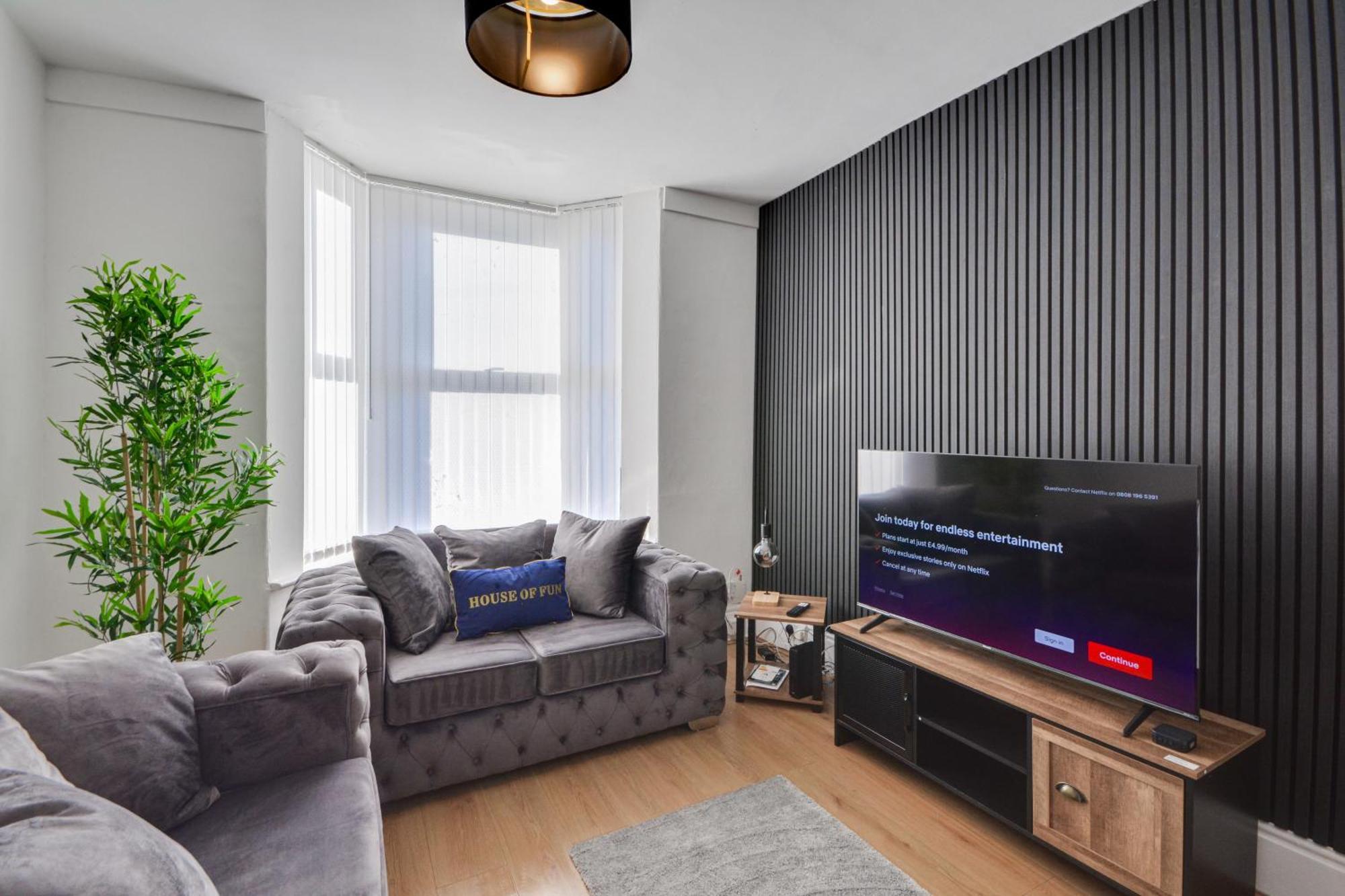 With Alexandra 2 Free Parking - High Speed Free Wifi Holiday home Liverpool